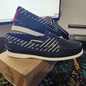 Womens sperry boat shoes- NWT